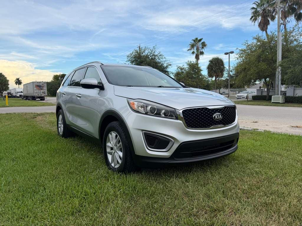 2016 Kia SORENTO L / LX
