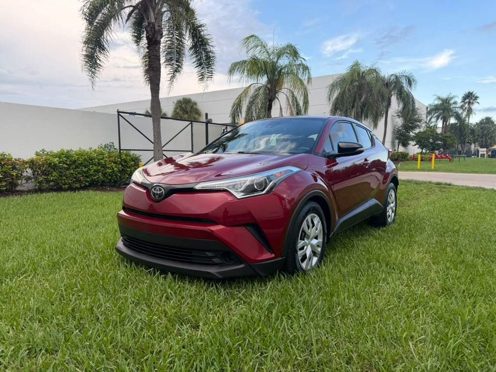 2019 Toyota C-HR LE/XLE/Limited — photo 1